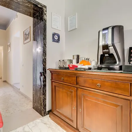 فندق مبيت وإفطار 2 Passi Al Colosseo 4*