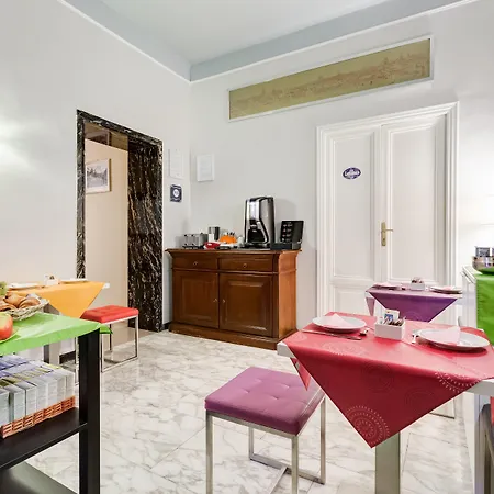 فندق مبيت وإفطار 2 Passi Al Colosseo 4*