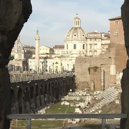 2 Passi Al Colosseo