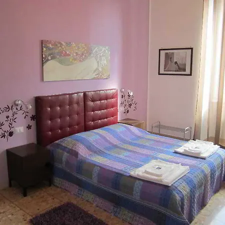فندق مبيت وإفطار 2 Passi Al Colosseo 4*