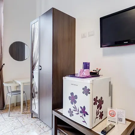 2 Passi Al Colosseo فندق مبيت وإفطار