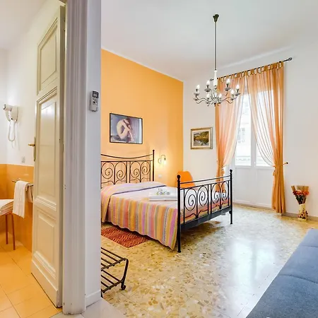 2 Passi Al Colosseo فندق مبيت وإفطار