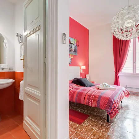 2 Passi Al Colosseo Ρώμη