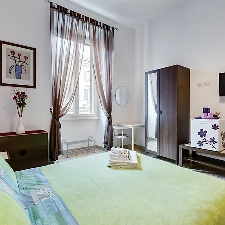 2 Passi Al Colosseo Bed and Breakfast 4*