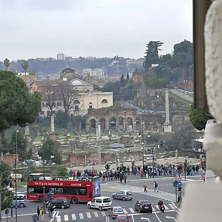 2 Passi Al Colosseo