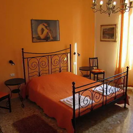 Bed & Breakfast 2 Passi Al Colosseo Rome