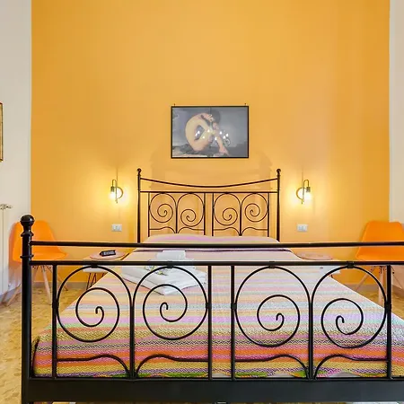 Bed & Breakfast 2 Passi Al Colosseo Rome
