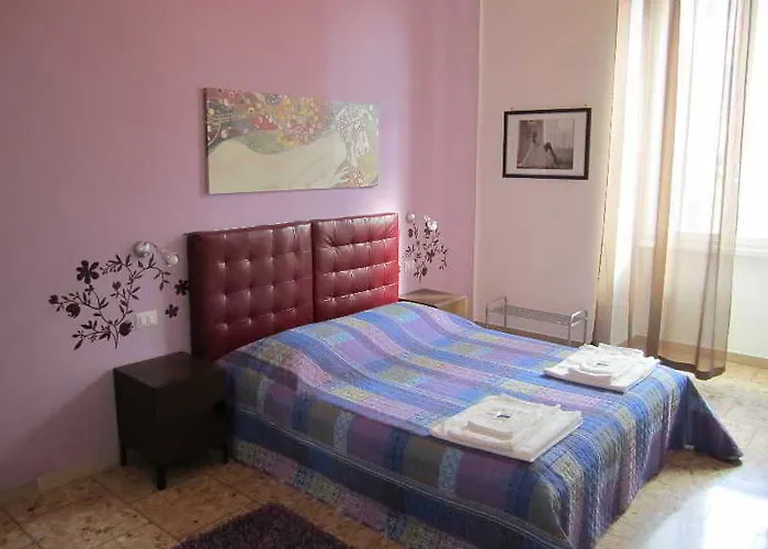 فندق مبيت وإفطار 2 Passi Al Colosseo 4*