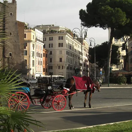 2 Passi Al Colosseo Rom