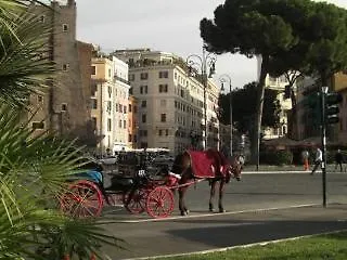 2 Passi Al Colosseo Frühstückspension