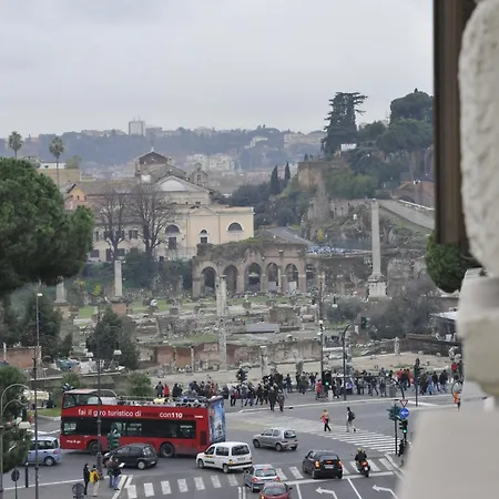 2 Passi Al Colosseo